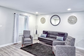 Smart TV - Spacious 3 bedroom 3 full bathrooms Near FSU & FAMU and Downtown Tallahassee (Tallahassee)