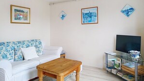 TV - Coin Nature by Interhome (Montpinchon)