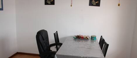 Enkelrum för familj - utsikt mot innergården | Restauranger