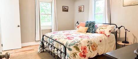 3 bedrooms, desk, iron/ironing board, travel crib