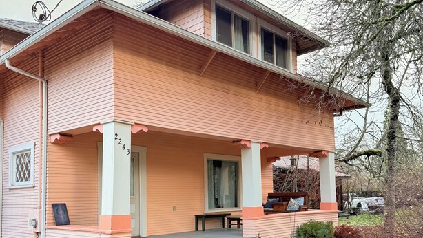 A two-story house with a porch, a front door, and a mailbox. - University House  3-bedroom with AC in charming Eugene (Eugene)