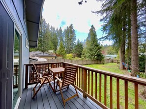 Outdoor dining - Serene Lake Home w/ Canoe & Big Forested Yard (Carnation)