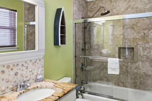 Shower, towels, shampoo - Steps to Sand • Sound Views • Sugar Dunes 211 (Navarre Beach)