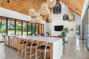 Interior - Dazzling Design Meets Spectacular Views (Eatonton)