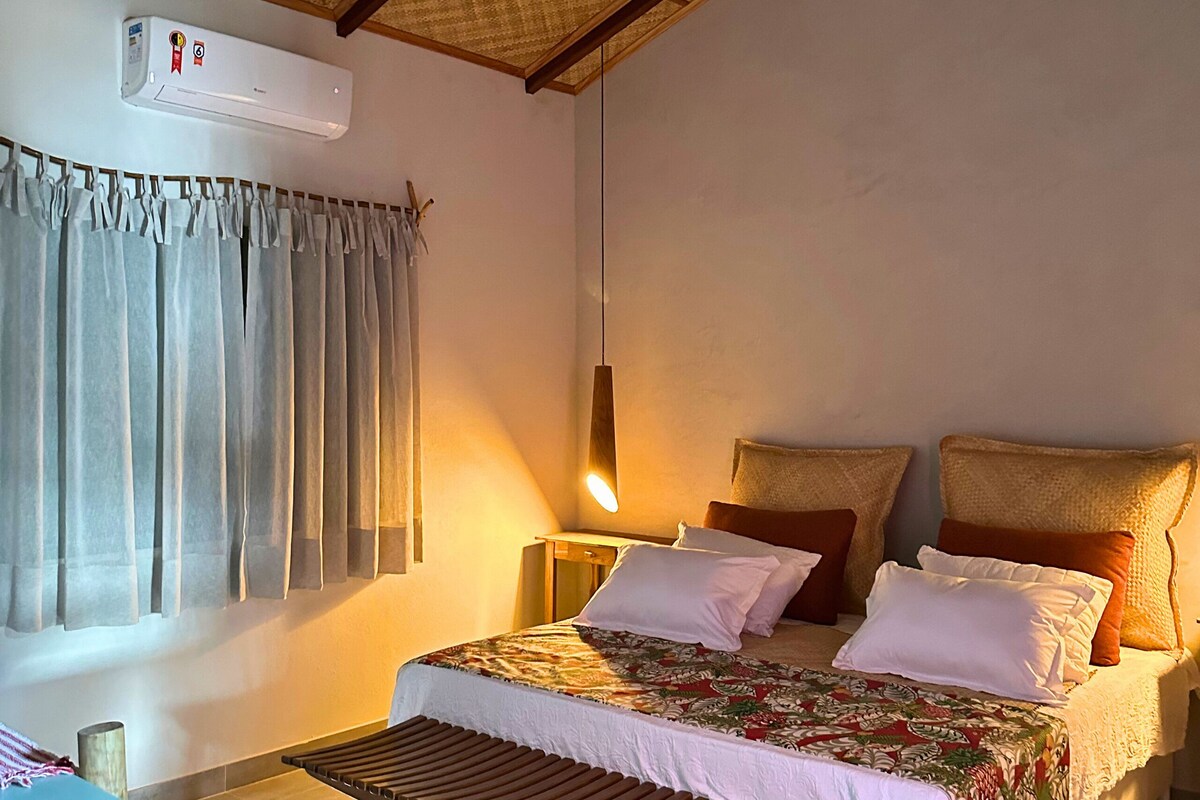 Chalet | Blackout drapes, iron/ironing board, WiFi (free)