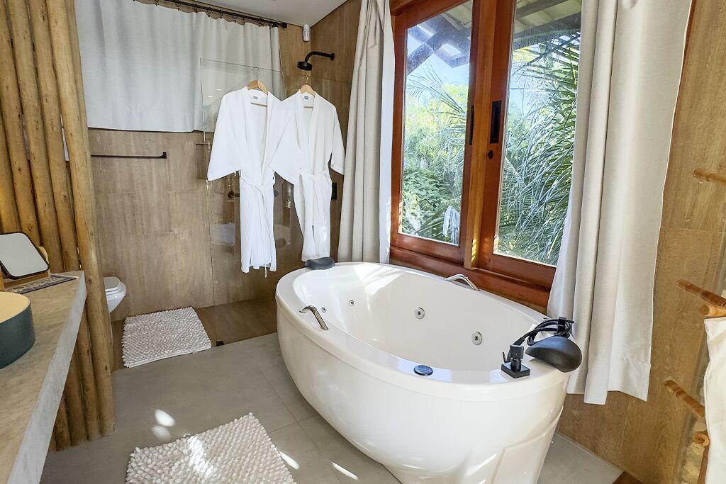 Suite | Bathroom | Towels, soap, shampoo, toilet paper
