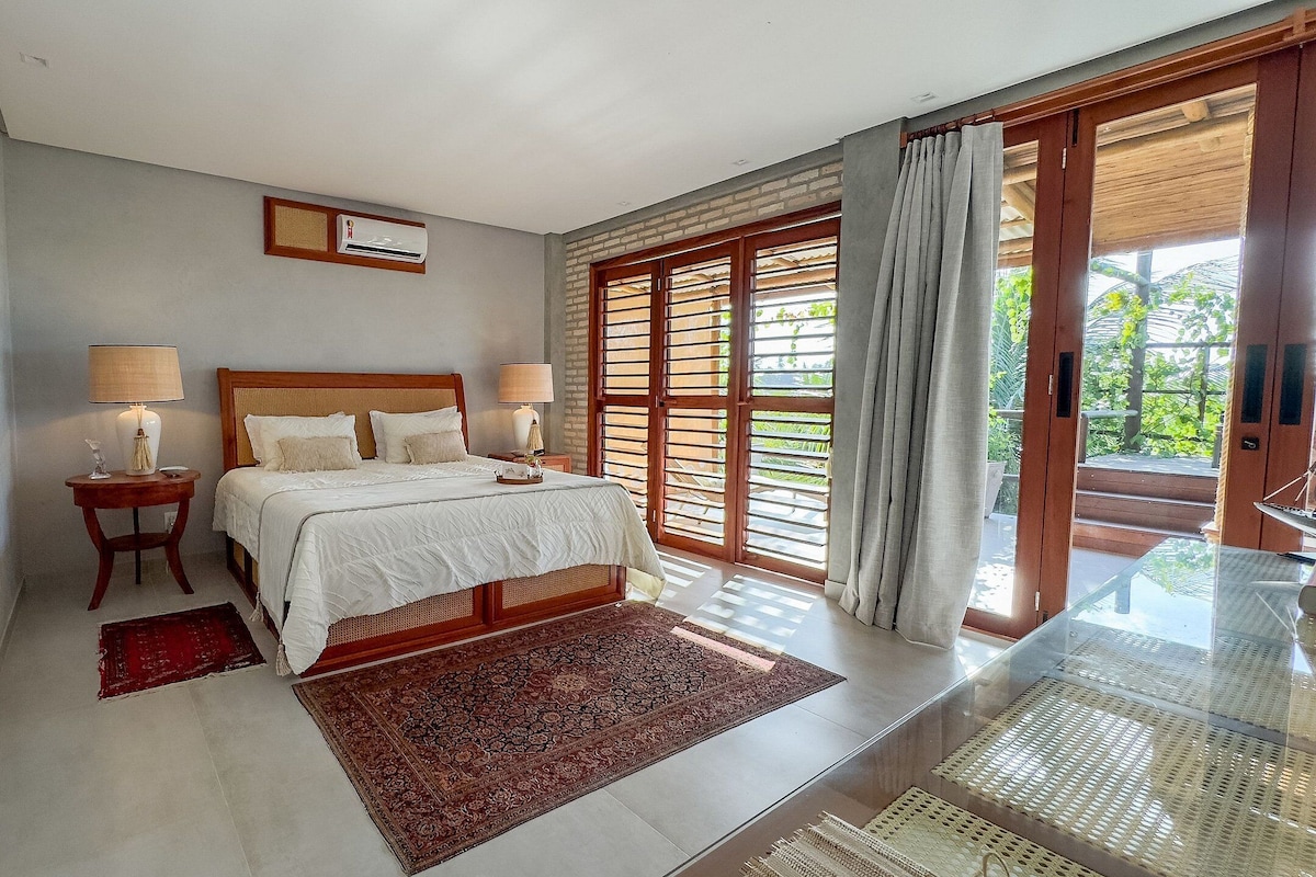 Suite | Blackout drapes, iron/ironing board, WiFi (free)