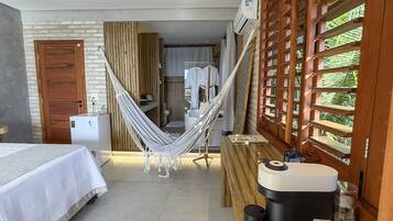 Cortinas blackout, tabla de planchar con plancha y wifi gratis