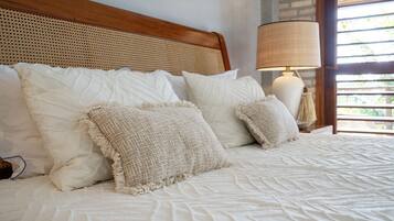 Suite | Blackout drapes, iron/ironing board, free WiFi