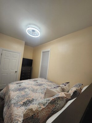 2 habitaciones, tabla de planchar con plancha y wifi gratis 