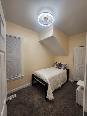 2 habitaciones, tabla de planchar con plancha y wifi gratis 