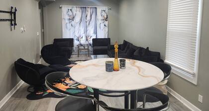 Bright & Quiet 2 Bd Nest / 1st FL Getaway