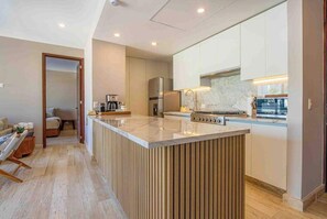 Coffee/tea maker, fridge, microwave, oven - Cancun 2BR: Resort Pool, Padel & Playground (Cancún)