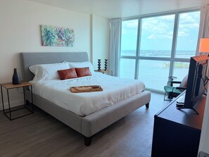 Internet, bed sheets - Amazing water views, a cozy space, and a beautiful atmosphere. (Fort Myers)