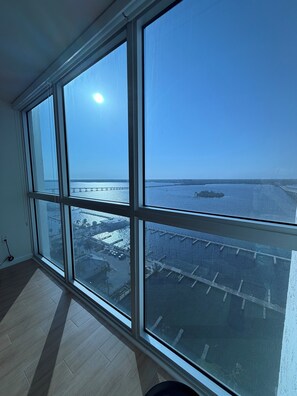 Interior - Amazing water views, a cozy space, and a beautiful atmosphere. (Fort Myers)