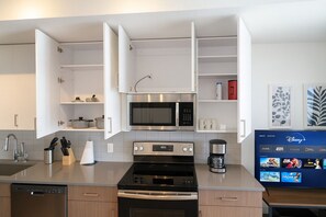 Fridge, microwave, oven, stovetop - Five Points South | Spacious 2BR w/ 2 Queens D5 (Birmingham)