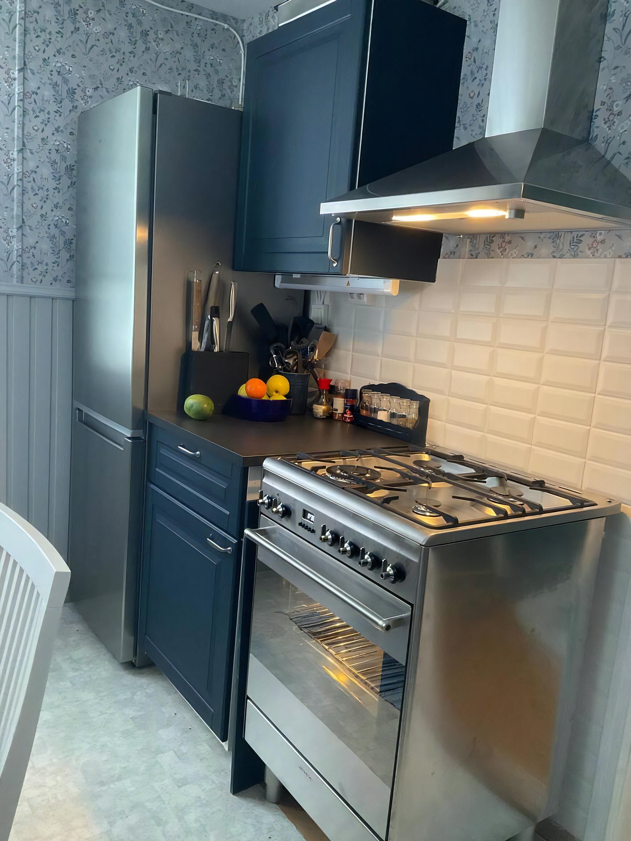 Fridge, microwave, oven, coffee/tea maker