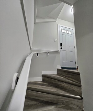 Interior - Bright & Modern Basement Suite in Regina (Regina)