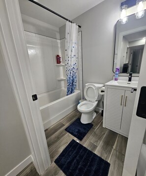 Towels, soap, toilet paper - Bright & Modern Basement Suite in Regina (Regina)