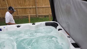 Outdoor spa tub