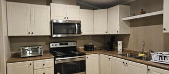 Cozy 3-bedroom 2-bath house in beautiful Shiner with AC close to everything. 