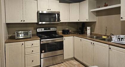 Cozy 3-bedroom 2-bath house in beautiful Shiner with AC close to everything.