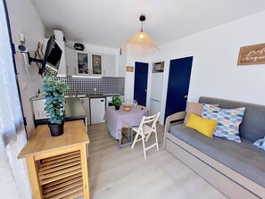 Living Room - Les Supers Marines by Interhome (Le Barcarès)
