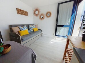 Living area - Les Supers Marines by Interhome (Le Barcarès)