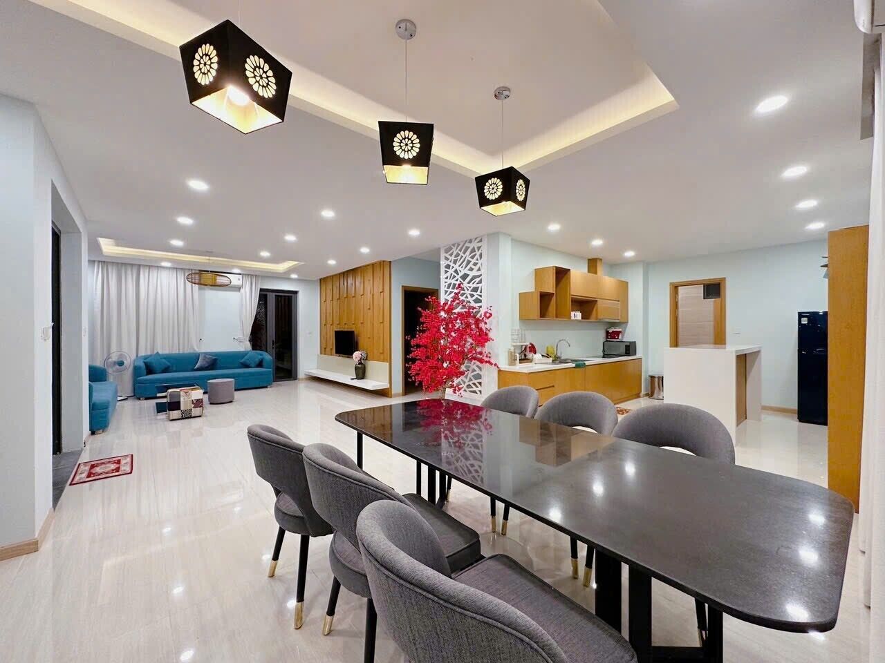 Luxury Villa, City View | Living room