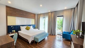 Deluxe Villa, City View | Desk, free WiFi