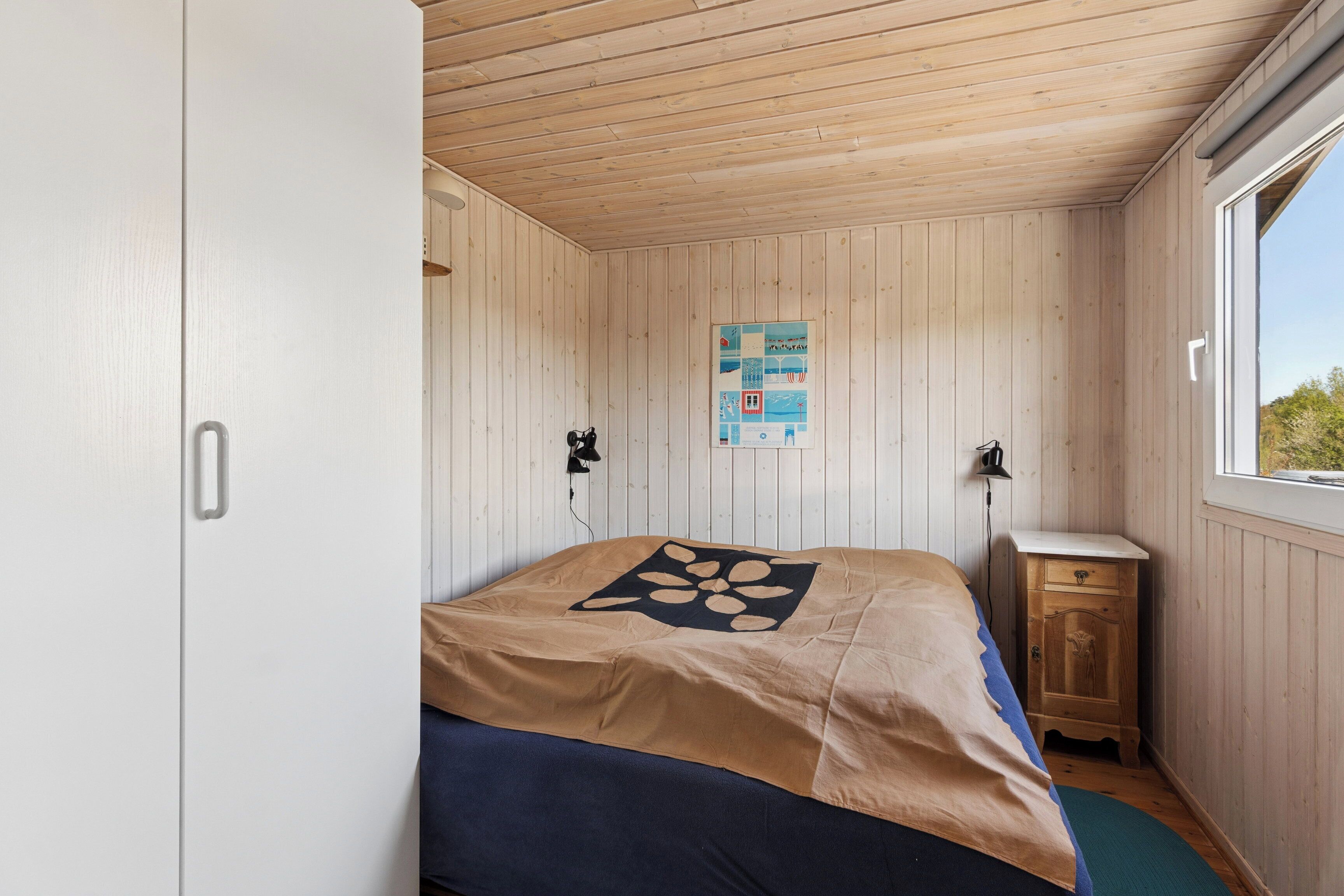2 bedrooms, iron/ironing board, free WiFi