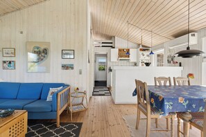 Dining - Charming holiday home near the beach (Hejls)