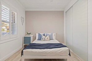 Bügeleisen/Bügelbrett, Reisekinderbett, WLAN, Bettwäsche