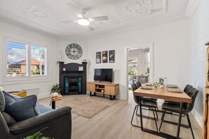 TV - Charming Sans Souci Cottage with Garden & Verandah (Sans Souci)