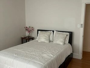 3 bedrooms, iron/ironing board, free WiFi, bed sheets - Spacious 3-Bedroom Home with Pool in West Reading. (West Reading)