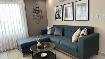 Apartment, 2 Bedrooms, Smoking, Mountain View | Living room