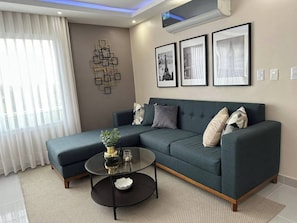 Apartment, 2 Schlafzimmer, Raucher, Bergblick | Wohnzimmer