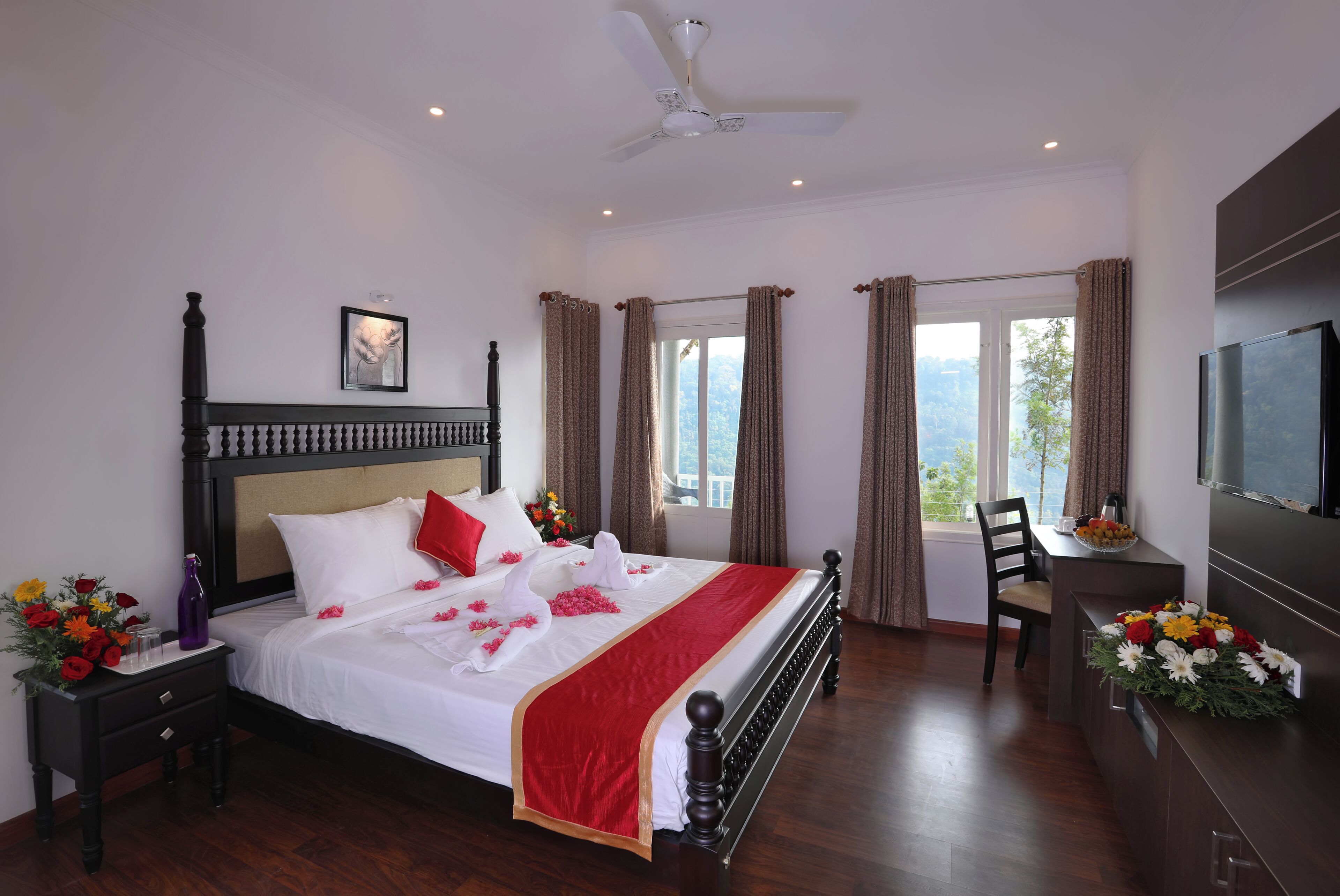 Family Cottage, Balcony, Mountain View | Laptop workspace, soundproofing, iron/ironing board, free WiFi