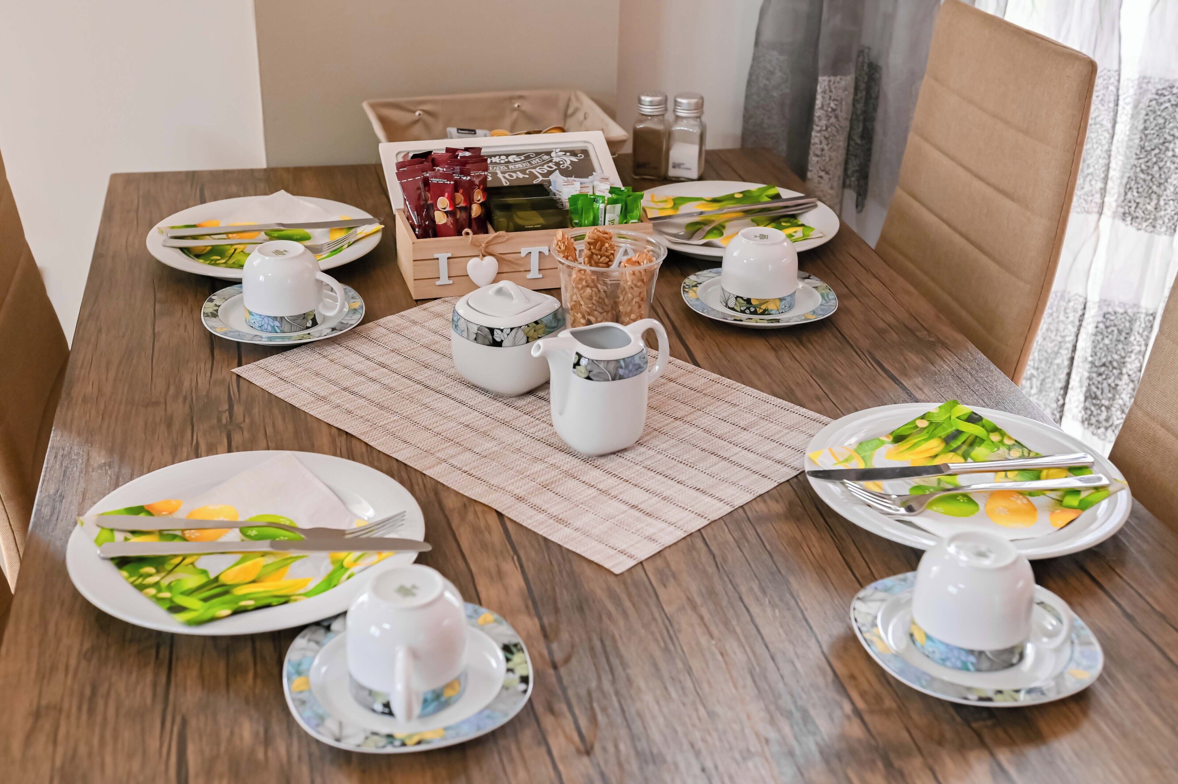 Apartemen, pemandangan gunung | Ruang makan