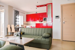 Departamento, vista a la montaña | Área de sala de estar | Smart TV 