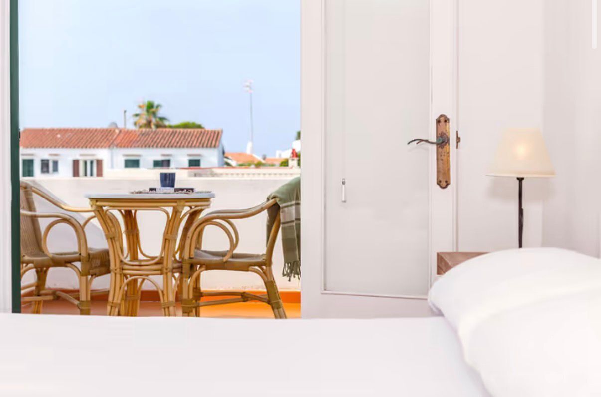 4 bedrooms, iron/ironing board, Internet, bed sheets