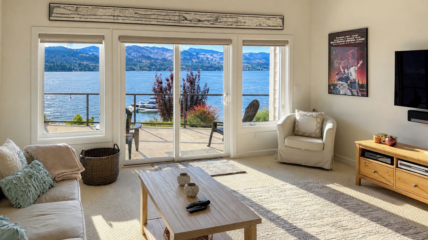 Smart TV, fireplace, computer monitors