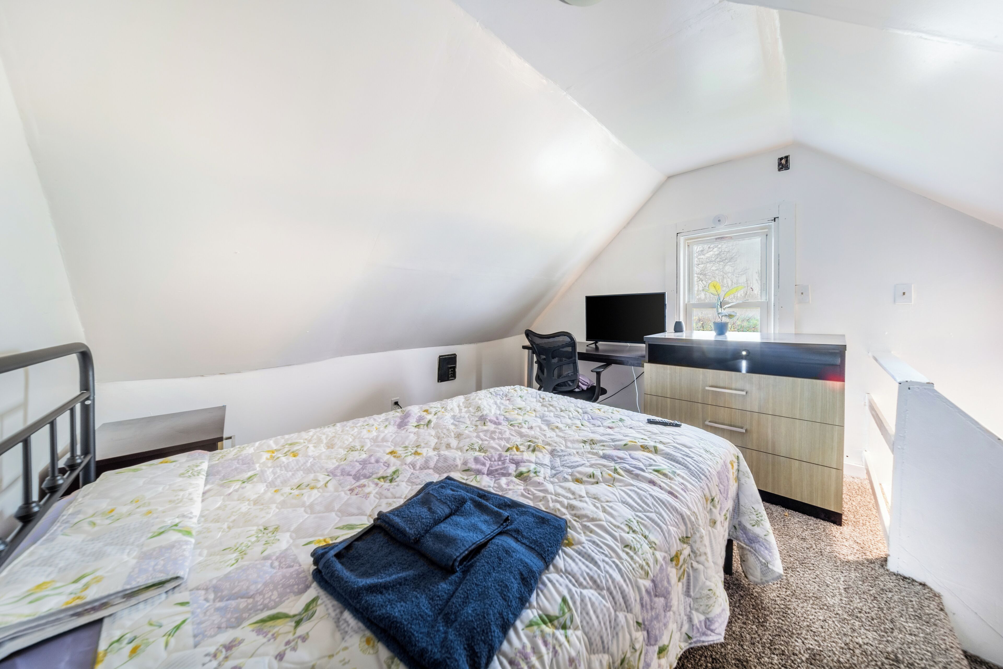 3 chambres, bureau, Wi-Fi gratuit, draps fournis