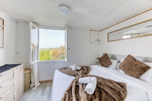 Fer et planche à repasser, Wi-Fi gratuit, draps fournis
