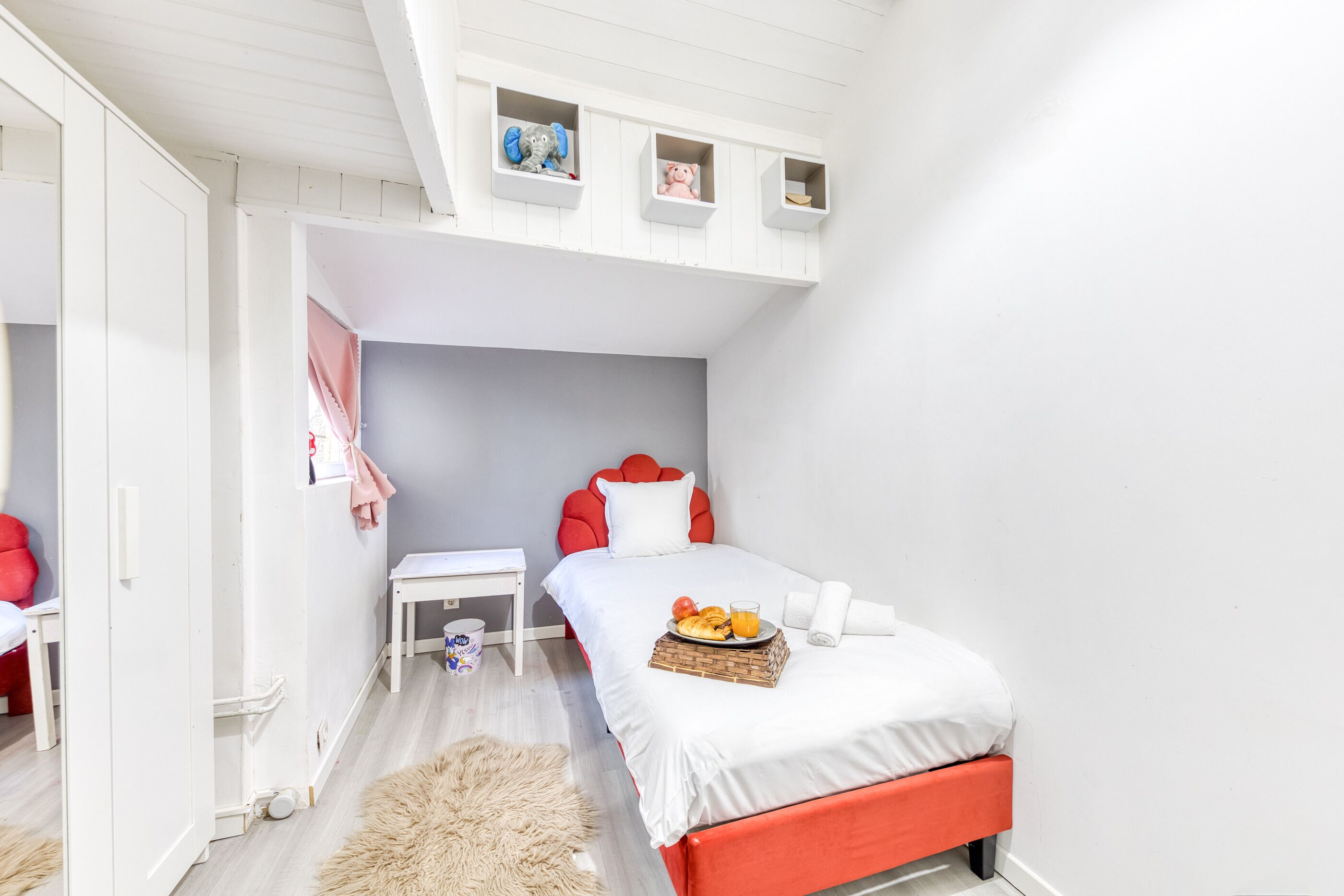 4 chambres, fer et planche à repasser, Wi-Fi gratuit, draps fournis