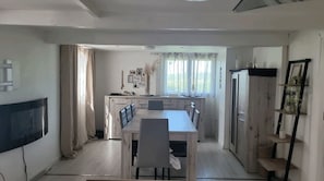 Dining - Chalet-type house for 7 people with swimming pool near Disneyland Paris (EuroDisney) (Villiers-sur-Morin)