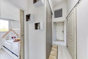 4 chambres, fer et planche à repasser, accès au Wi-Fi (inclus)