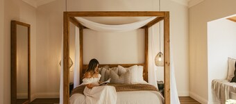 The Sanctuary | Luxury Couples Retreat with Bath & Fireplace