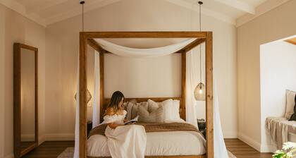 The Sanctuary | Luxury Couples Retreat with Bath & Fireplace
