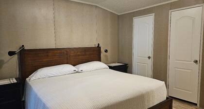 Cozy 2-bedroom Manufactured Home in lovely Shiner with AC comfort